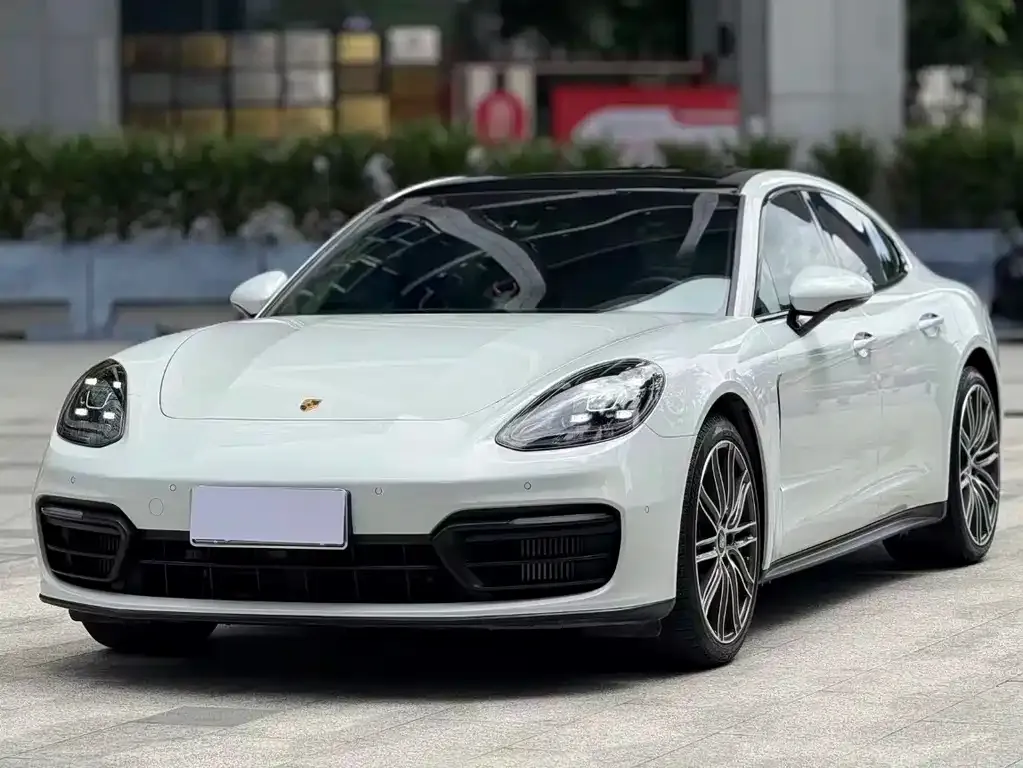 Porsche Panamera — фото 1