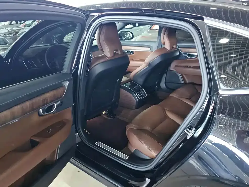 Volvo S90 — фото 4