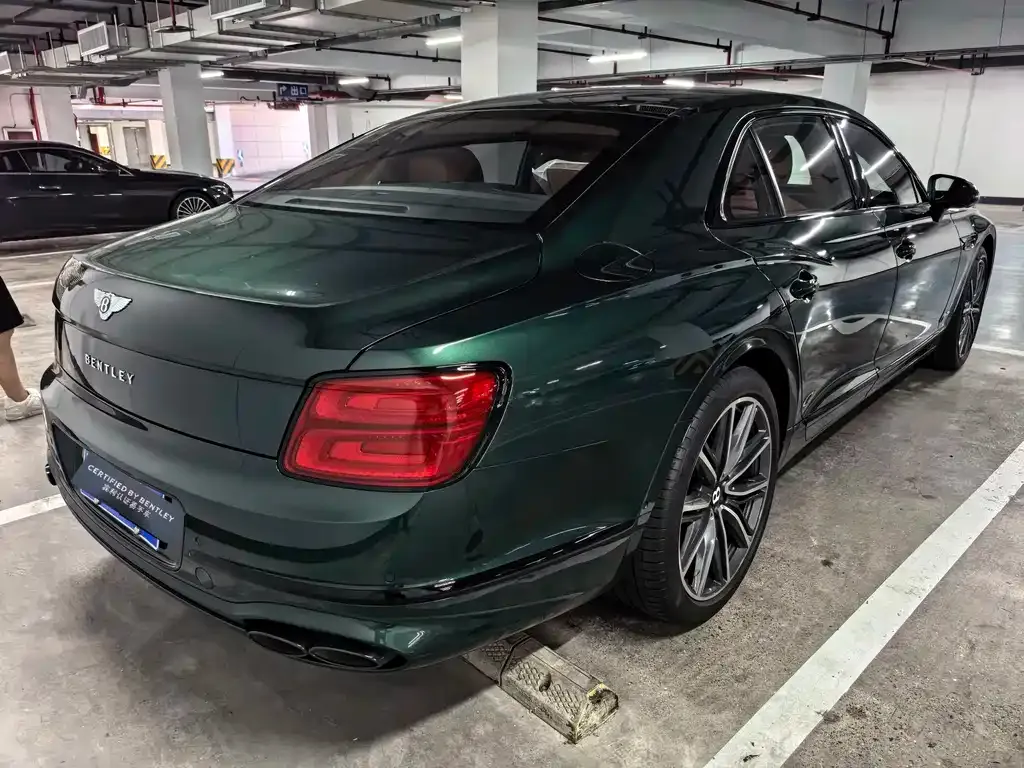 Bentley Flying Spur — фото 4