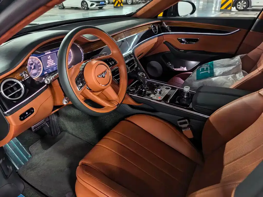 Bentley Flying Spur — фото 6