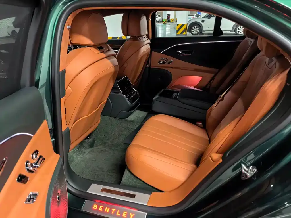 Bentley Flying Spur — фото 3
