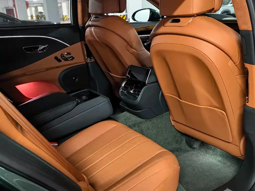 Bentley Flying Spur — фото 7