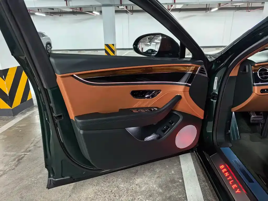 Bentley Flying Spur — фото 8