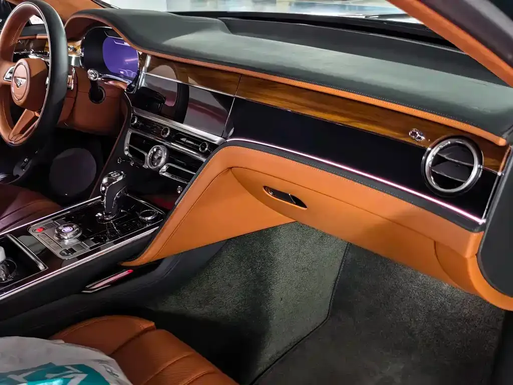 Bentley Flying Spur — фото 9