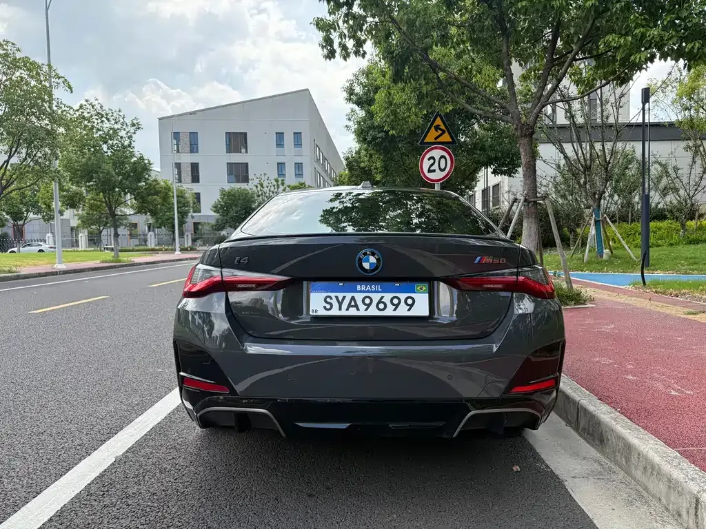 BMW i4 — фото 8