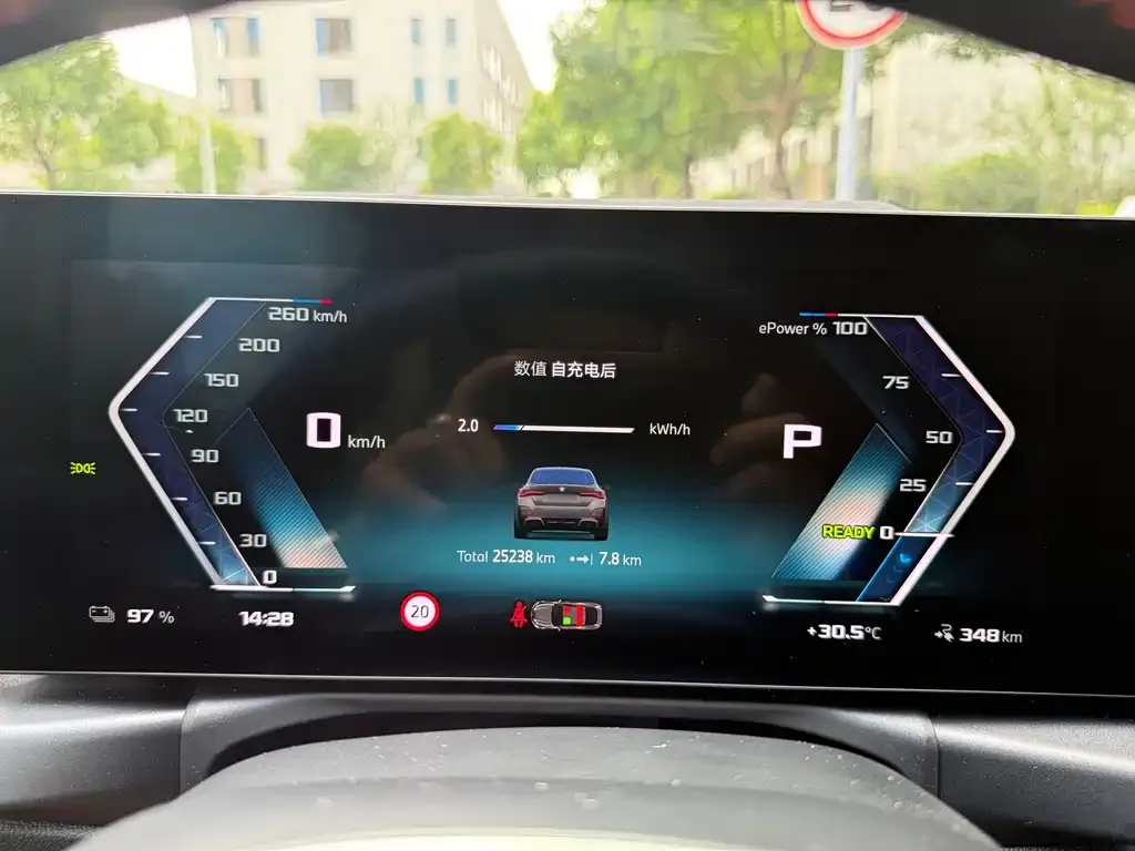 BMW i4 — фото 2