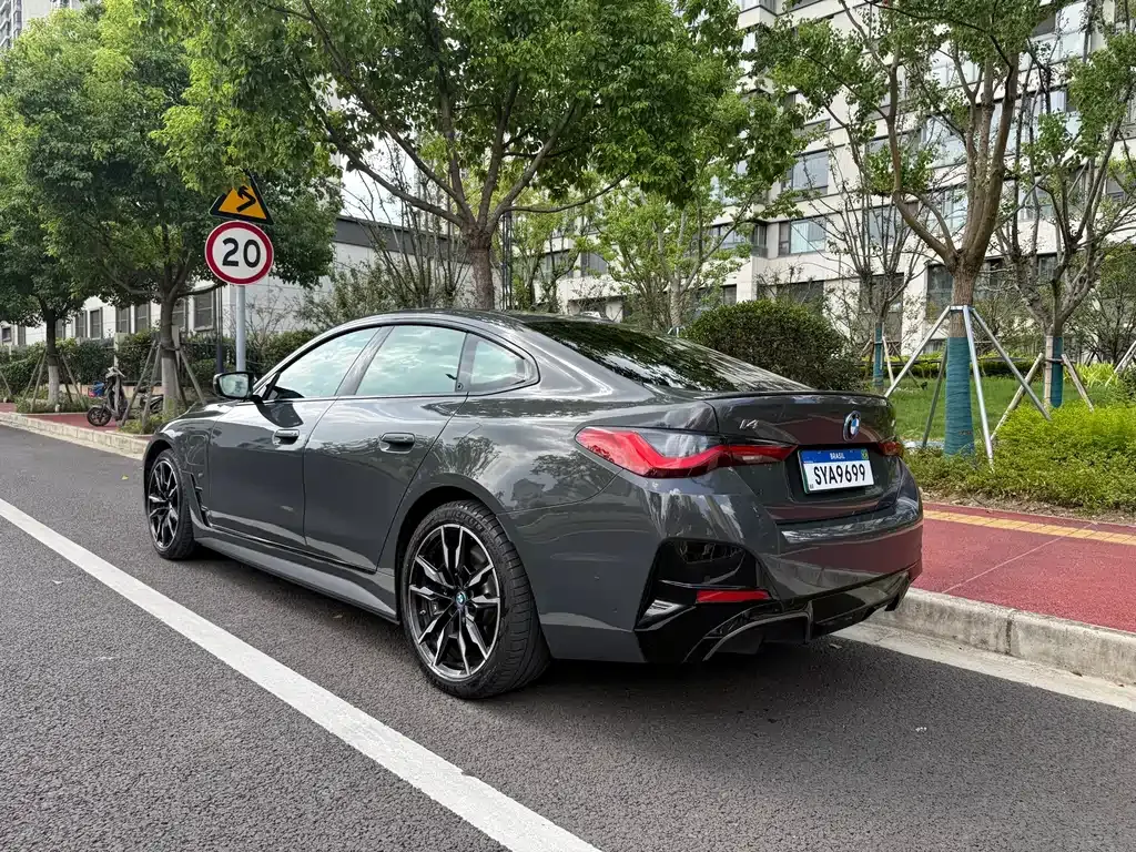 BMW i4 — фото 9