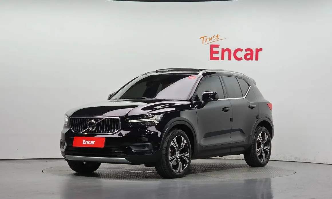 Volvo XC40 — фото 1