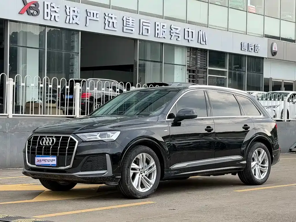 Audi Q7 — фото 1