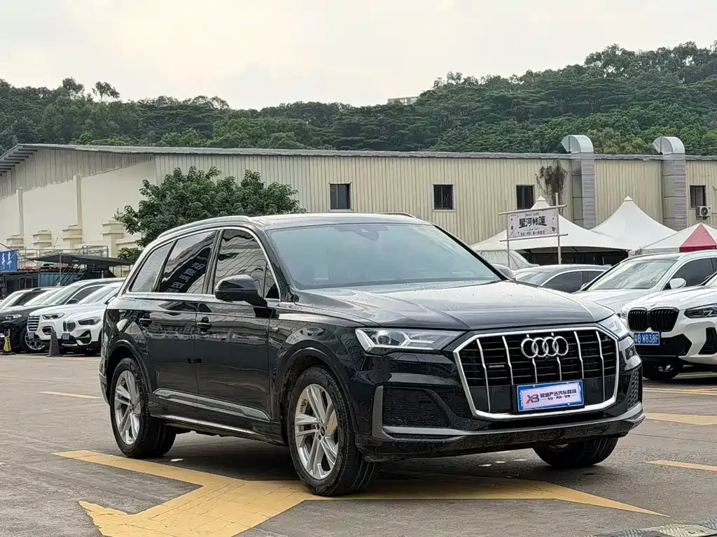 Audi Q7 — фото 8