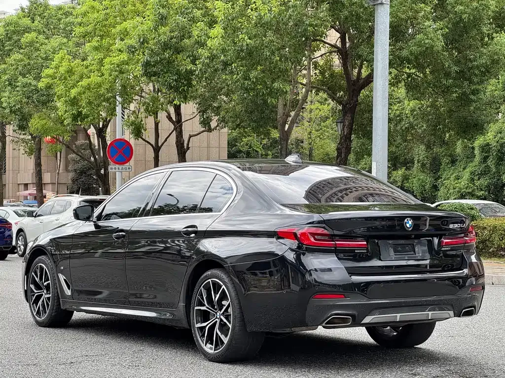 BMW 5 Series — фото 10