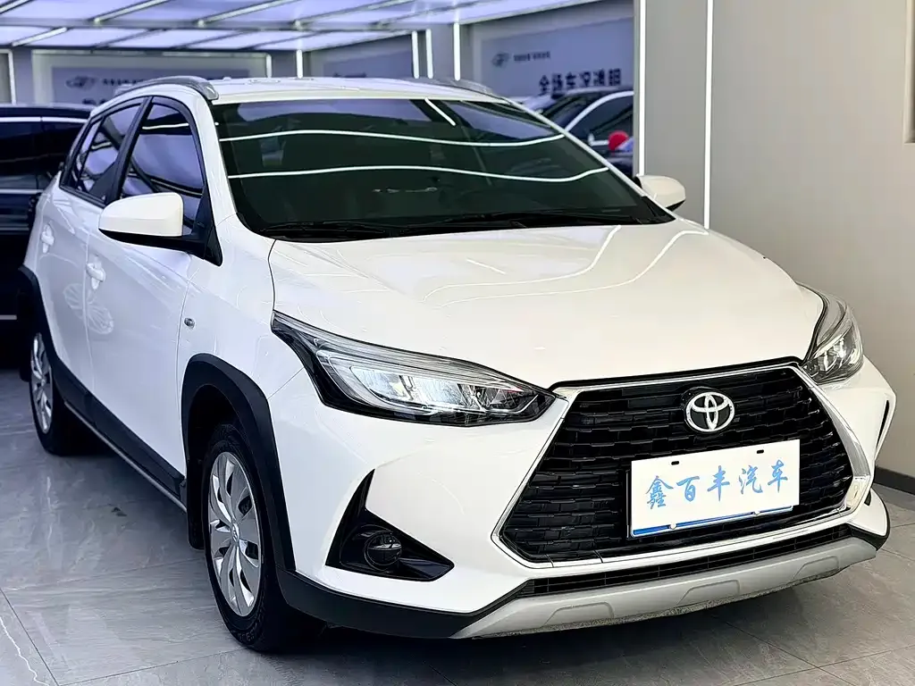 Toyota Yaris L — фото 2