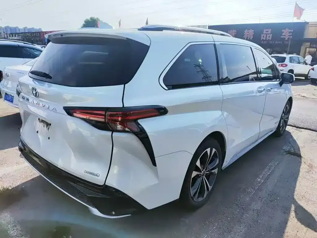 Toyota Granvia — фото 6