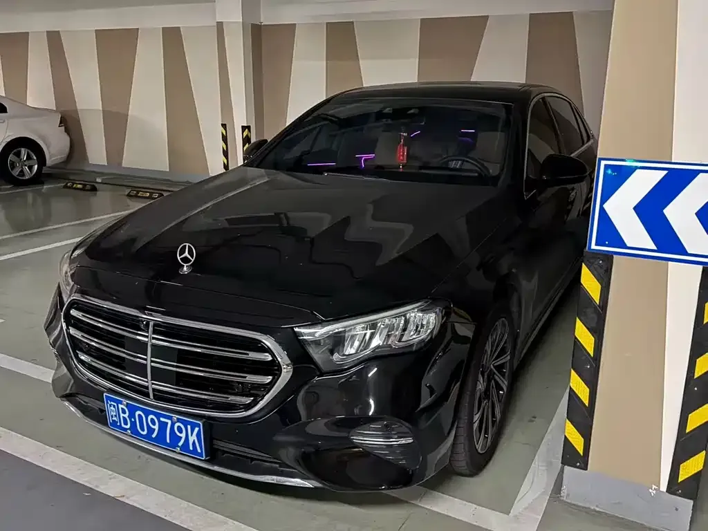 Mercedes-Benz E-Class — фото 1