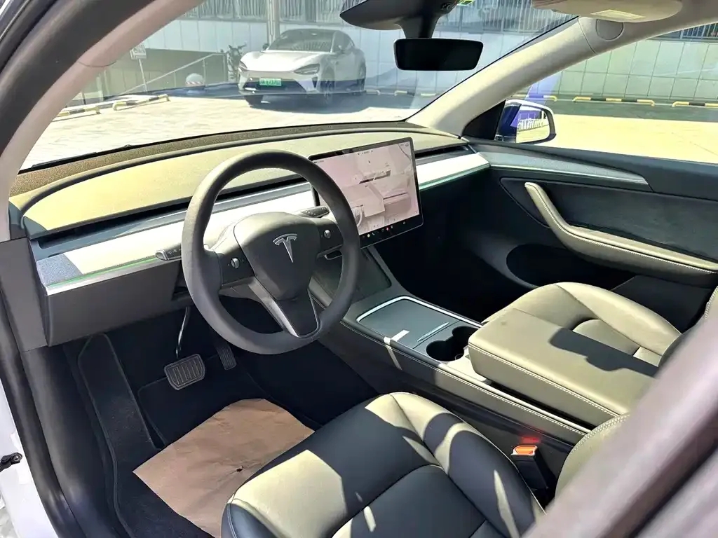 Tesla Model Y — фото 4