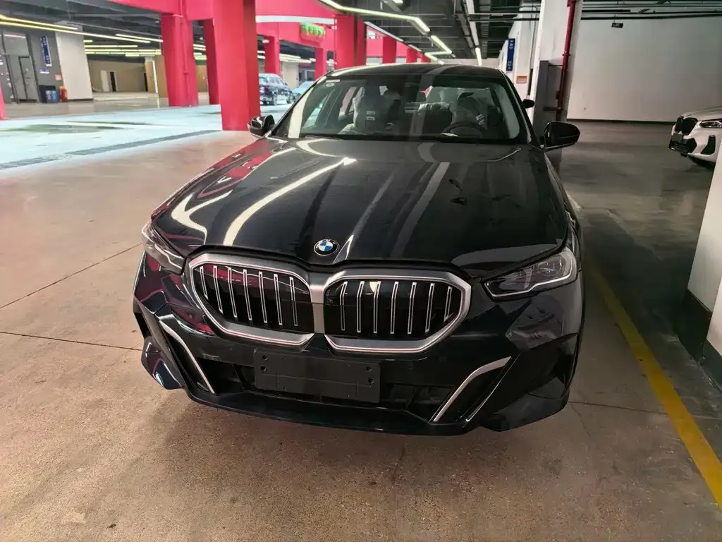 BMW 5 Series — фото 4