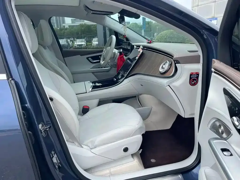 Mercedes-Benz EQE SUV — фото 2