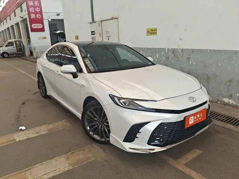 Toyota Camry — фото 5