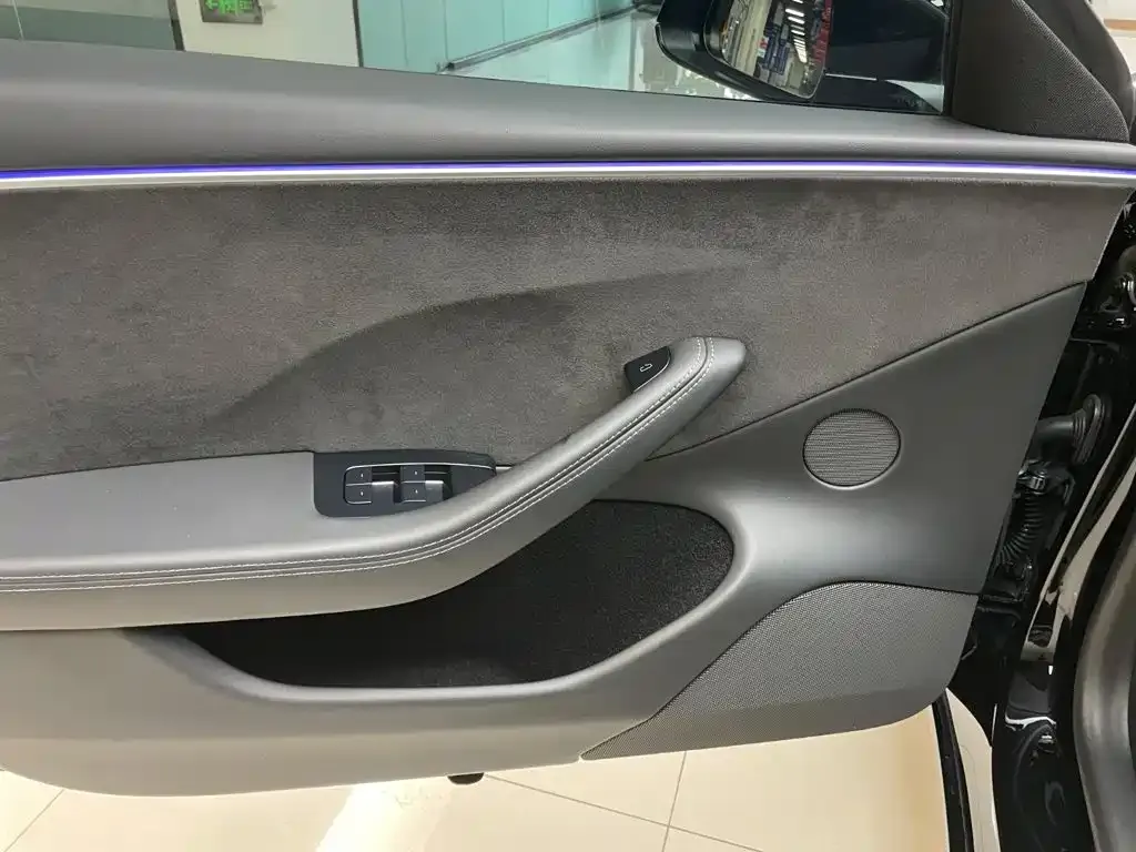 Tesla Model 3 — фото 4
