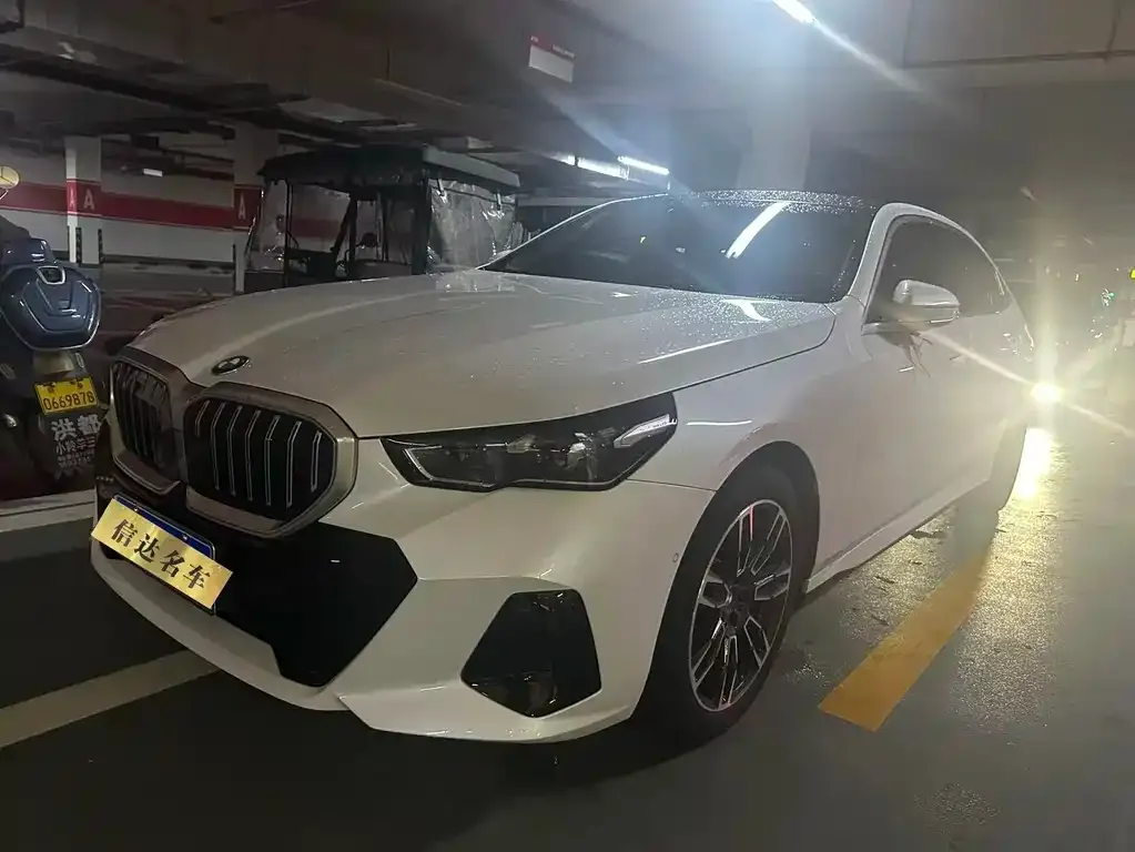 BMW 5 Series — фото 1