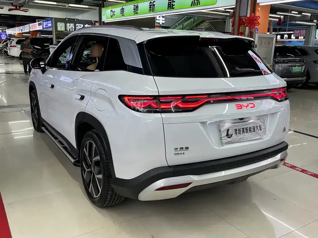 BYD L DM-i — фото 3