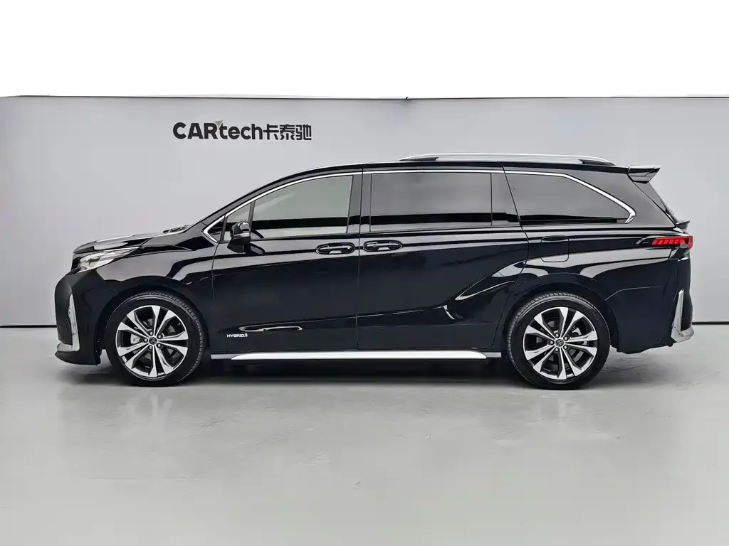 Toyota Sienna — фото 2