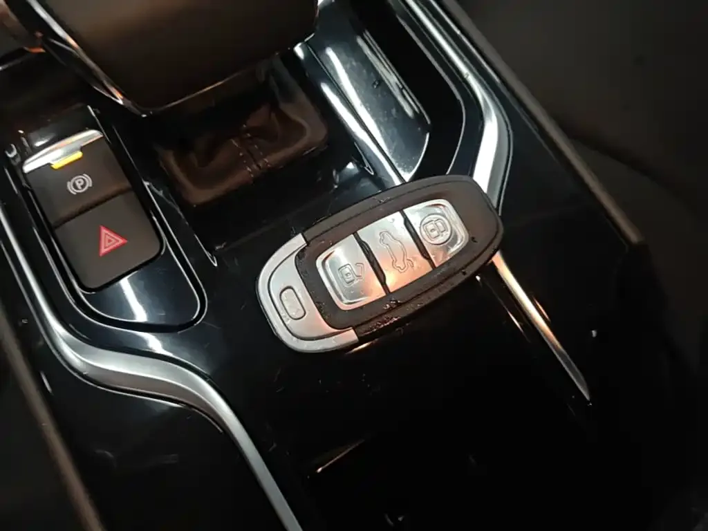 Hongqi E-QM5 — фото 2