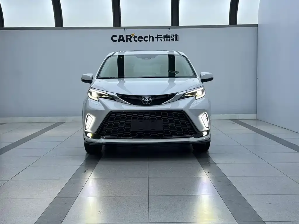 Toyota Granvia — фото 1