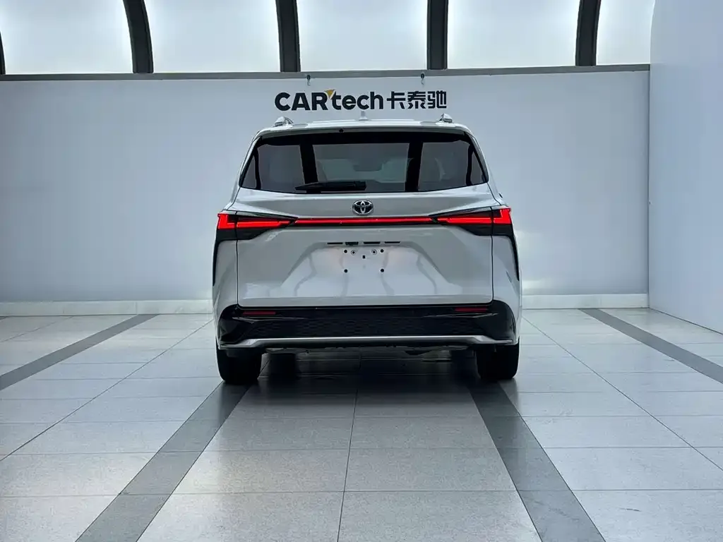 Toyota Granvia — фото 7