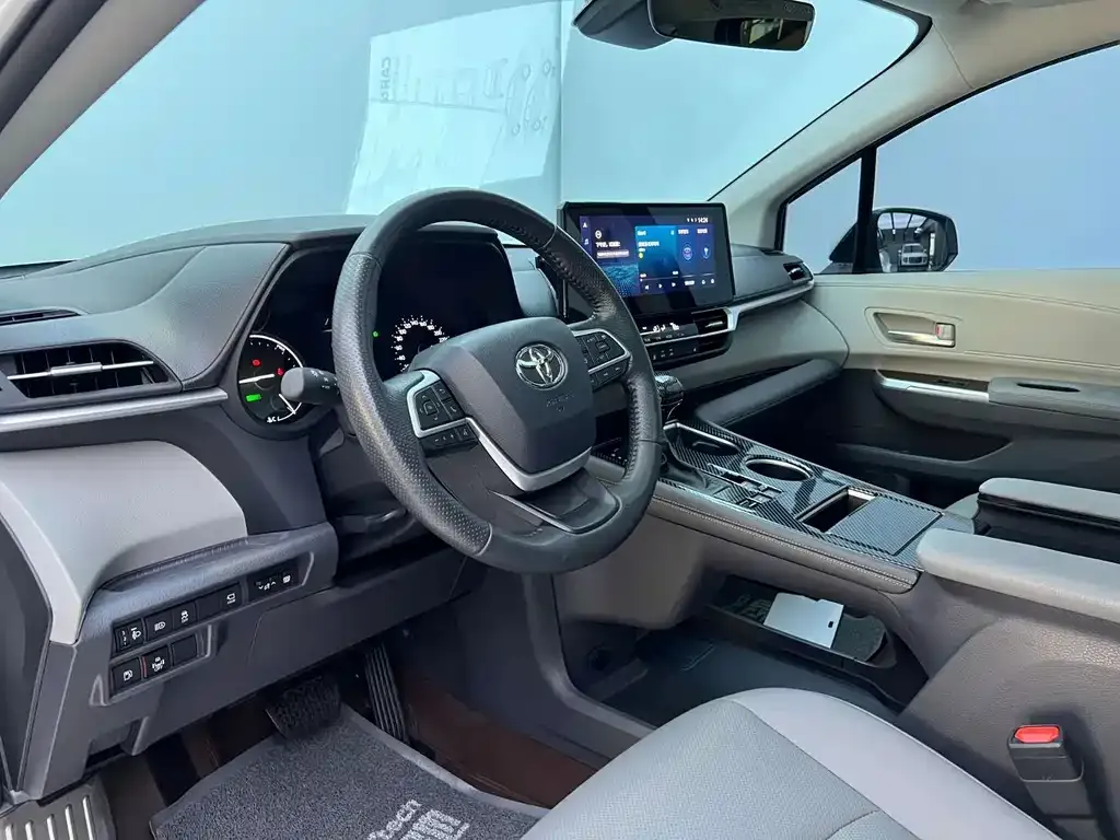 Toyota Granvia — фото 8
