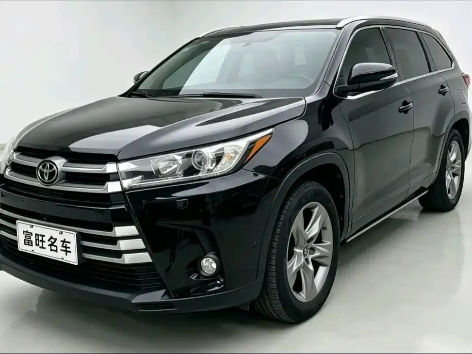 Toyota Highlander — фото 1