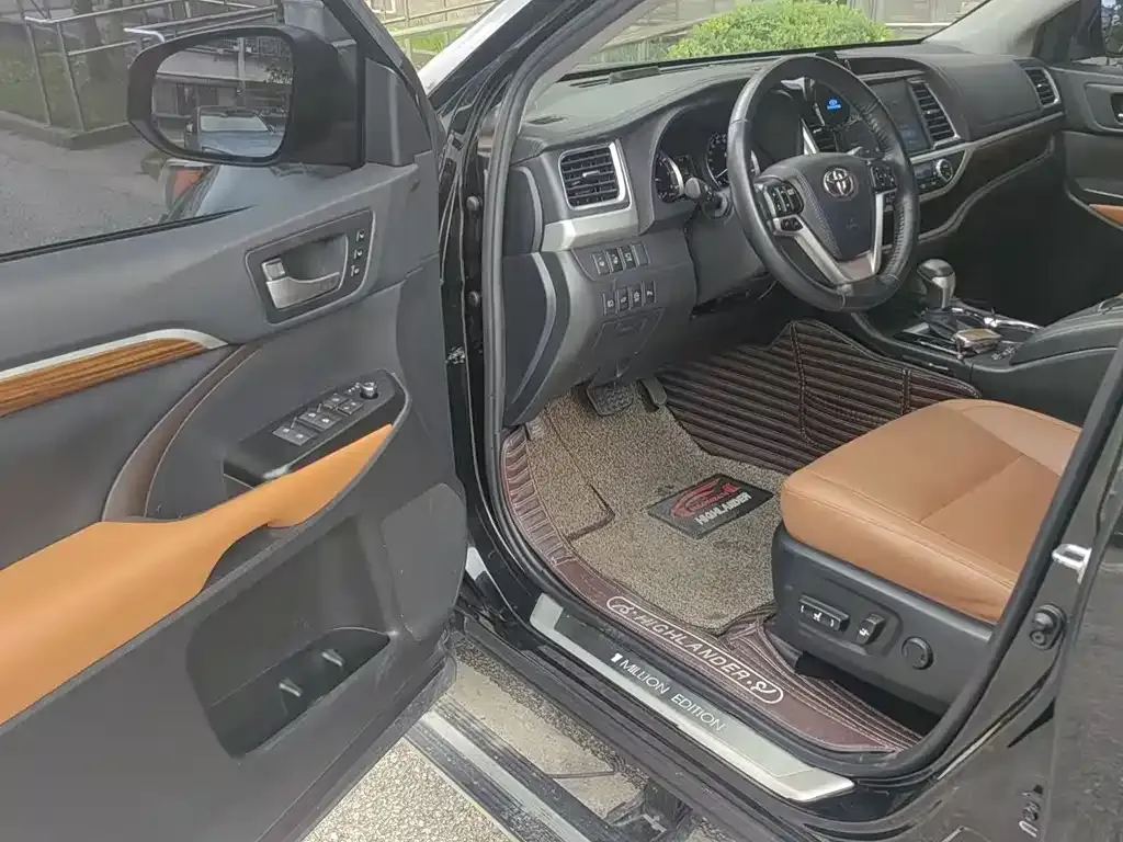 Toyota Highlander — фото 10