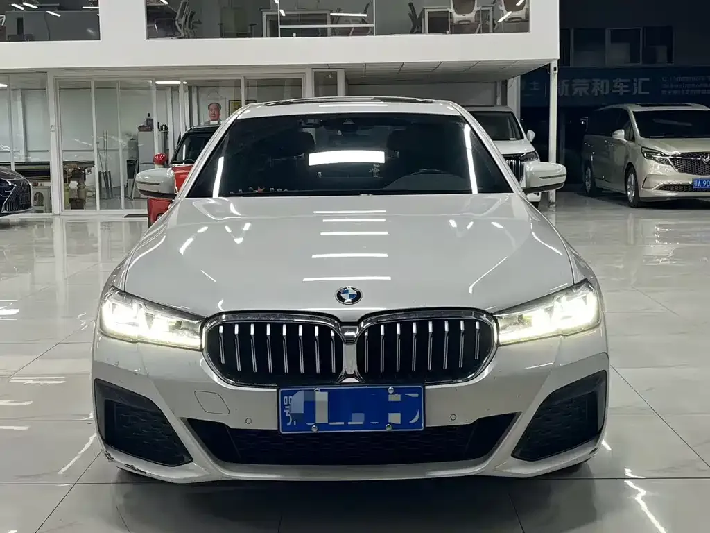 BMW 5 Series — фото 1