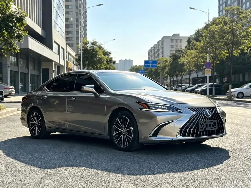 Lexus ES — фото 9