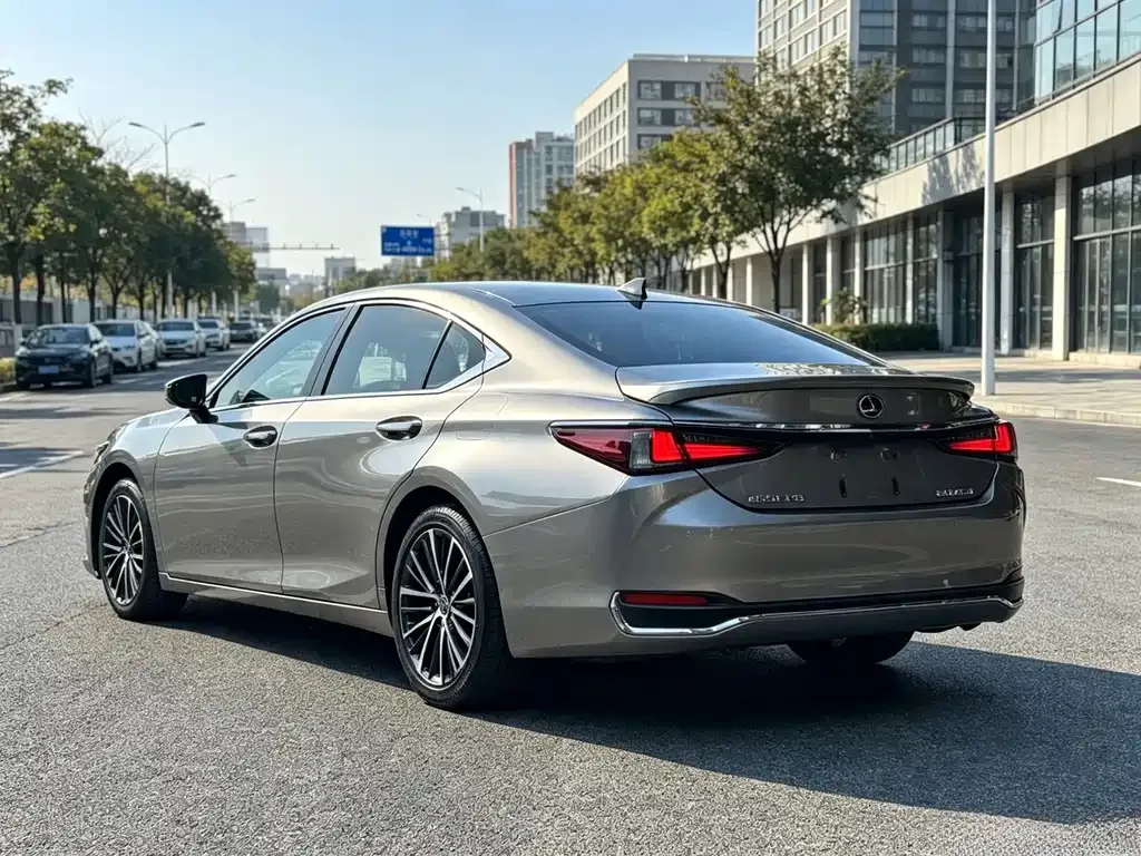 Lexus ES — фото 8