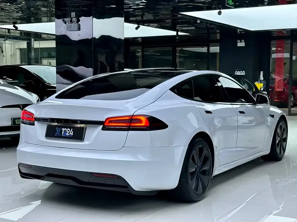 Tesla Model S — фото 8