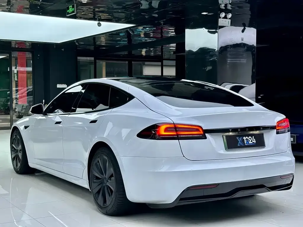 Tesla Model S — фото 6