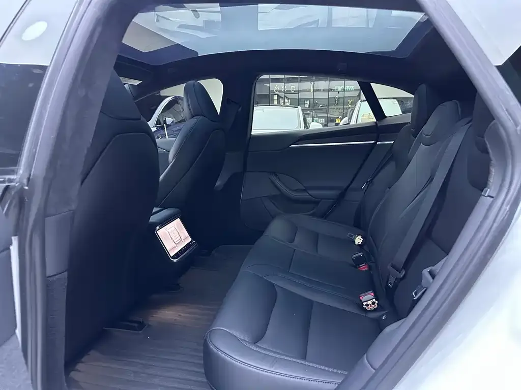 Tesla Model S — фото 5