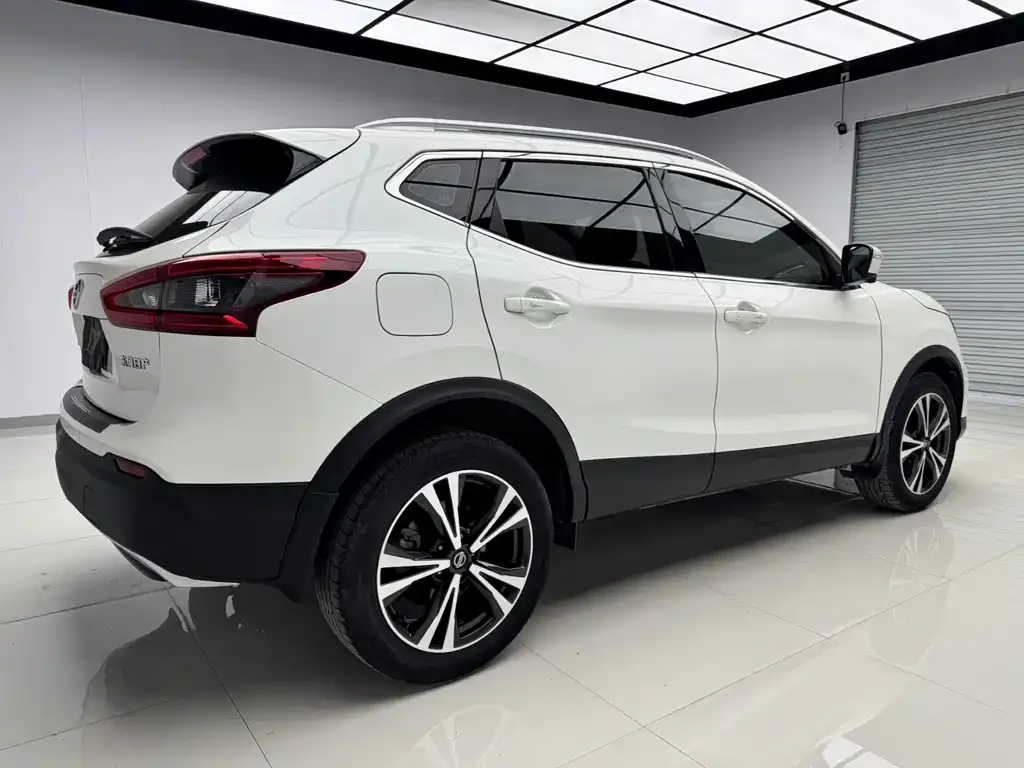 Nissan Qashqai — фото 10