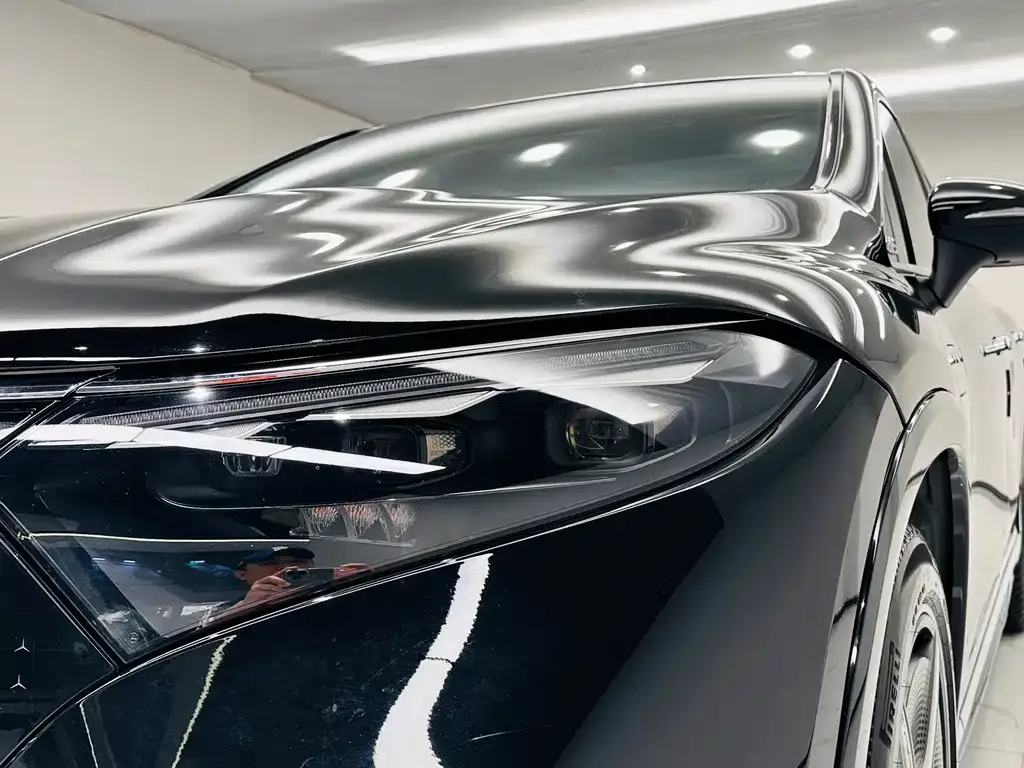Mercedes-Benz EQS SUV — фото 6