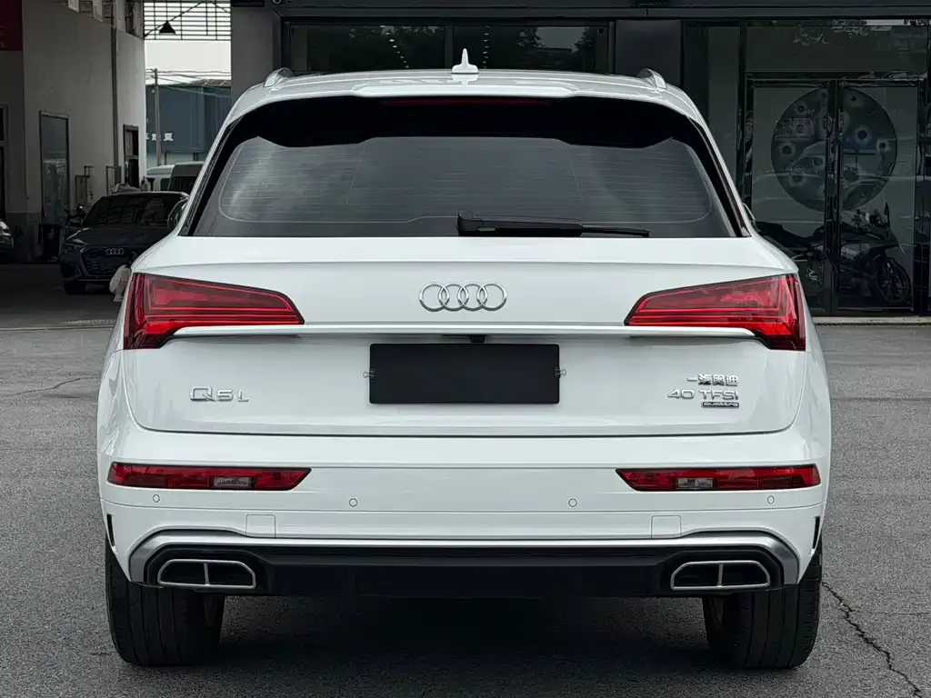 Audi Q5L — фото 6