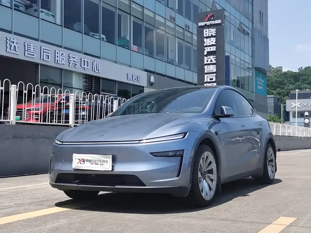 Tesla Model Y — фото 1