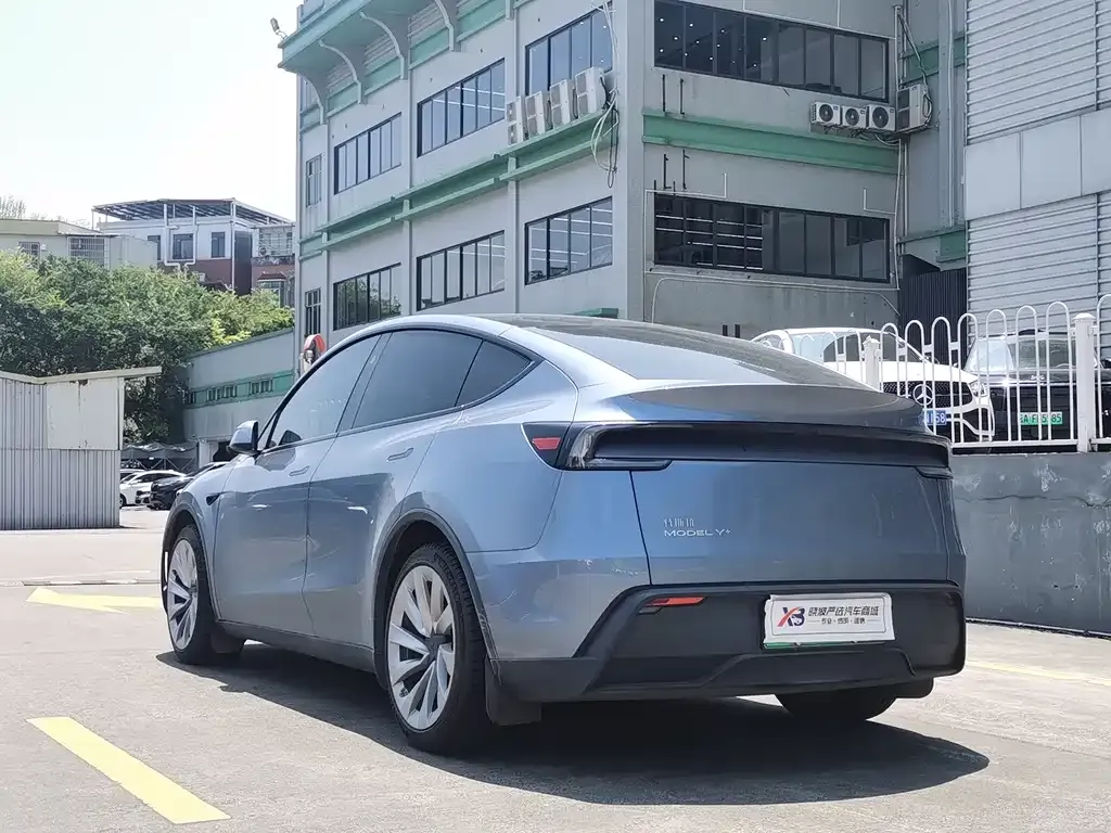 Tesla Model Y — фото 9