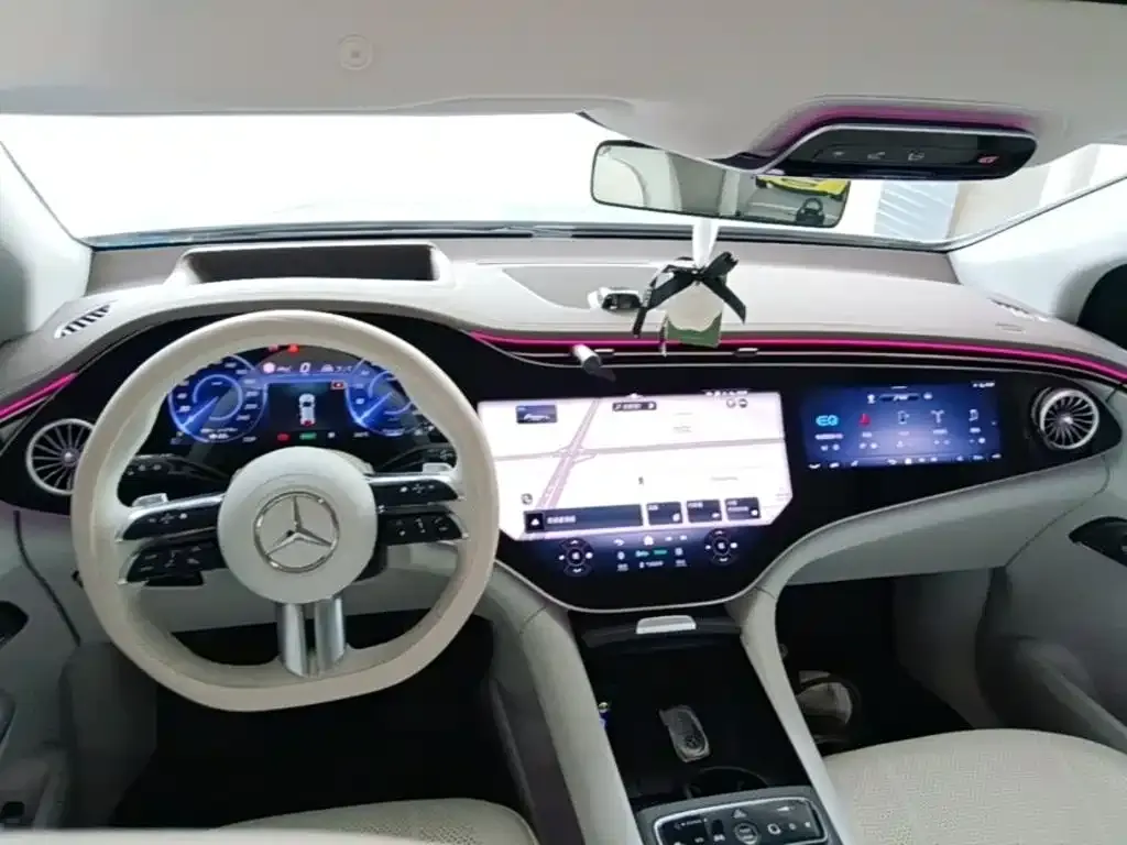 Mercedes-Benz EQE SUV — фото 4