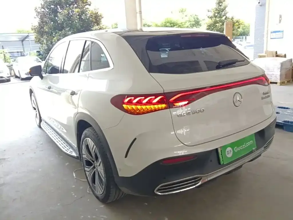 Mercedes-Benz EQE SUV — фото 10