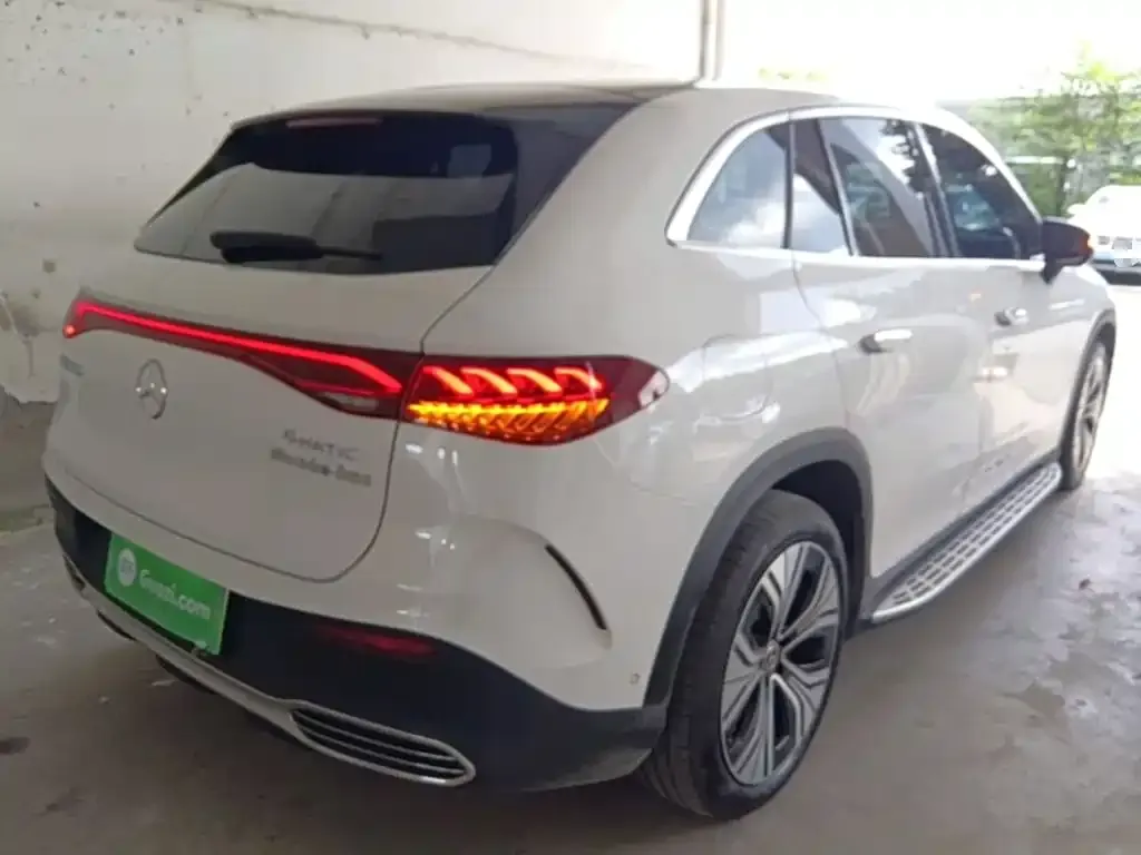 Mercedes-Benz EQE SUV — фото 8