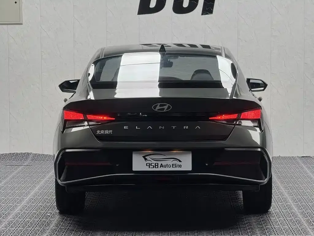 Hyundai Elantra — фото 5
