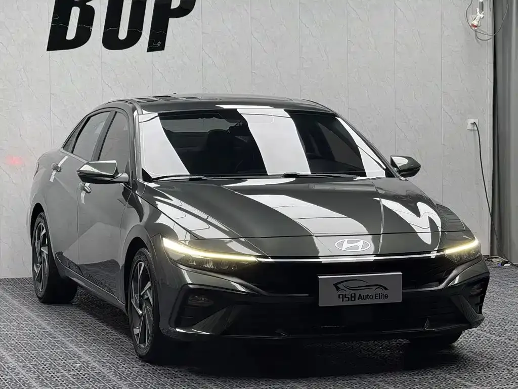 Hyundai Elantra — фото 8