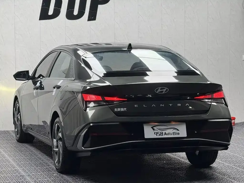 Hyundai Elantra — фото 3