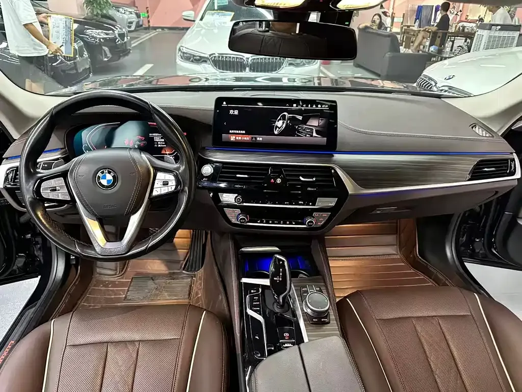 BMW 5 Series — фото 10